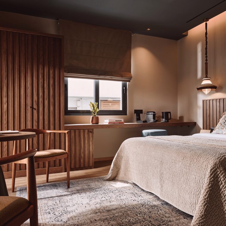 Deluxe Double Room with Side Sea View
