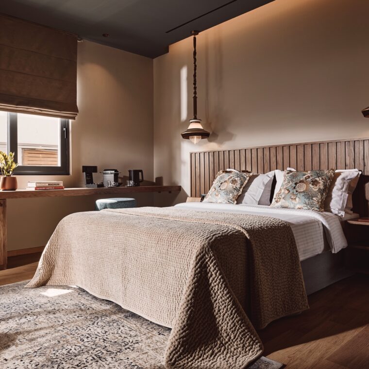 Deluxe Double Room with Side Sea View