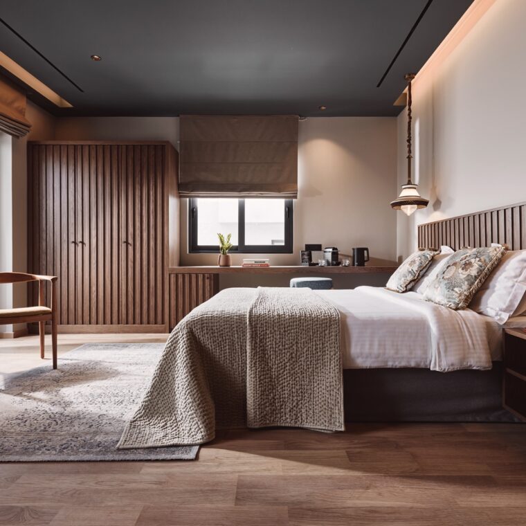 Deluxe Double Room with Side Sea View