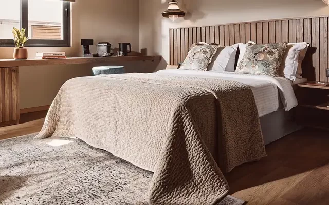 Deluxe Double Room with Side Sea View